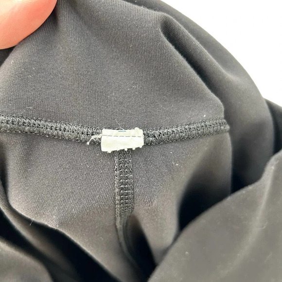 Lululemon High Times Crop *Tech Mesh Black Leggings Size 6 - Picture 8 of 8